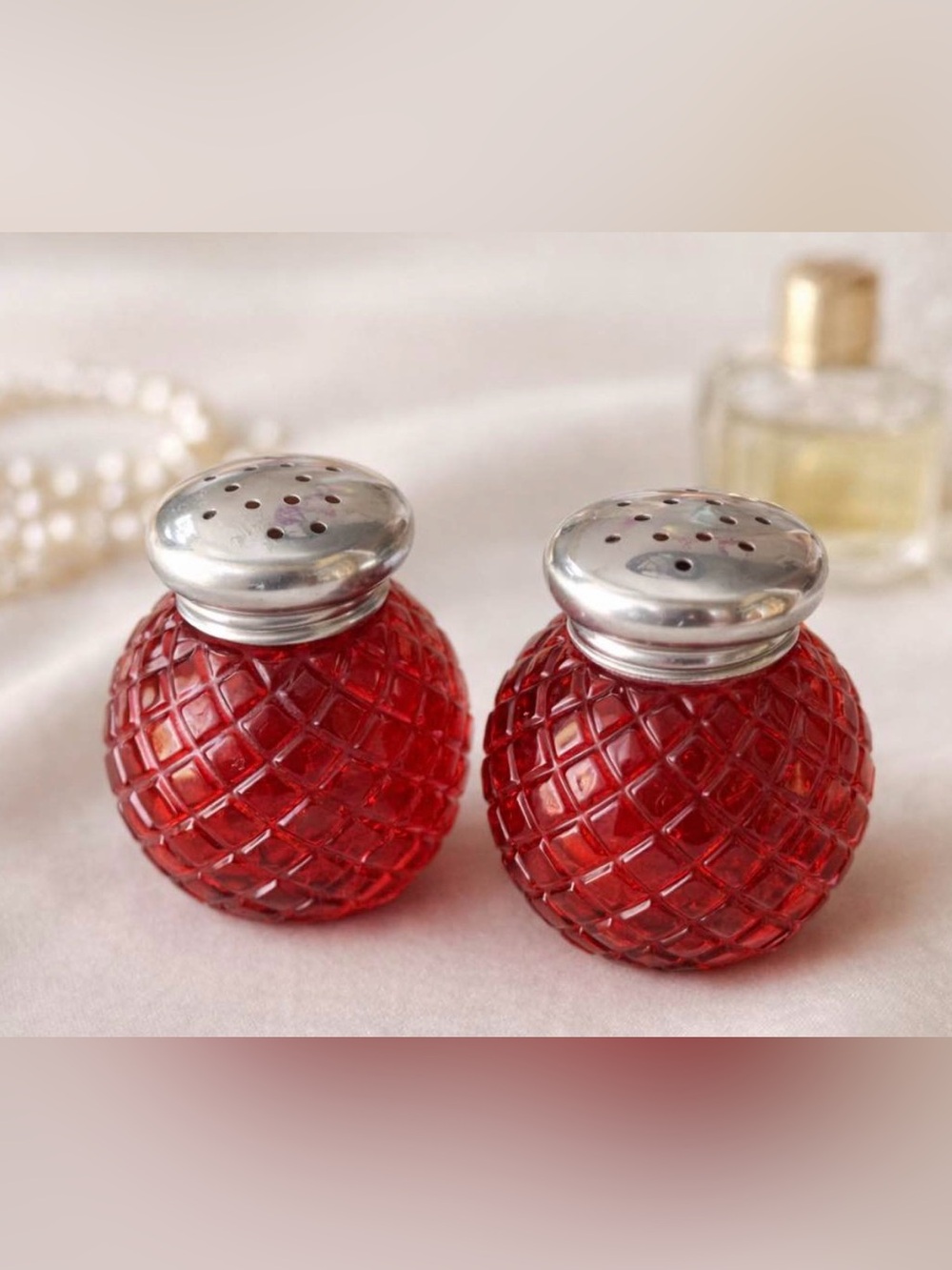 Vtg Avon Ruby Red Glass Powder Sachets – “Unforgettable” MCM Decor (Set of 2)